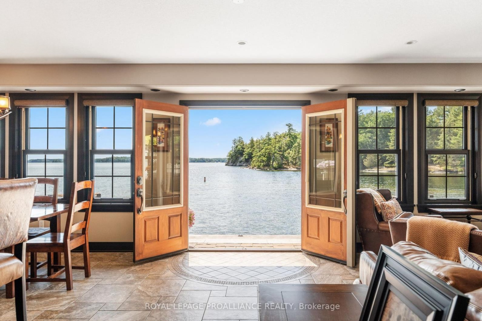 Bella Vista — open doors from the principal residence directly to Charleston Lake